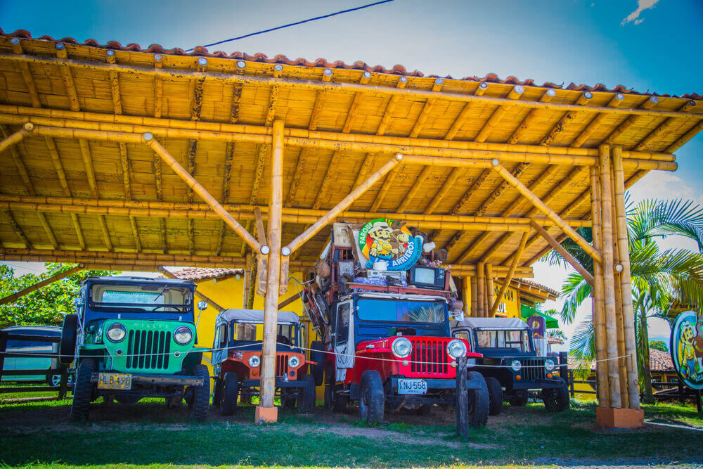 parque con carros willys